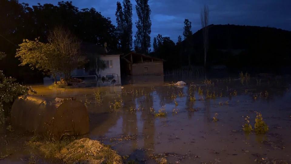 Köyü su bastı