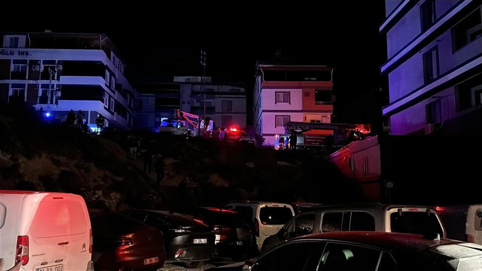 Galeride çıkan yangında 2 kişi öldü