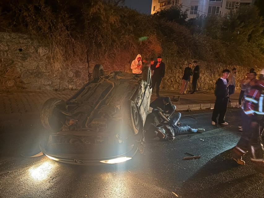 KUŞADASI'NDA TRAFİK KAZASI: 2 YARALI