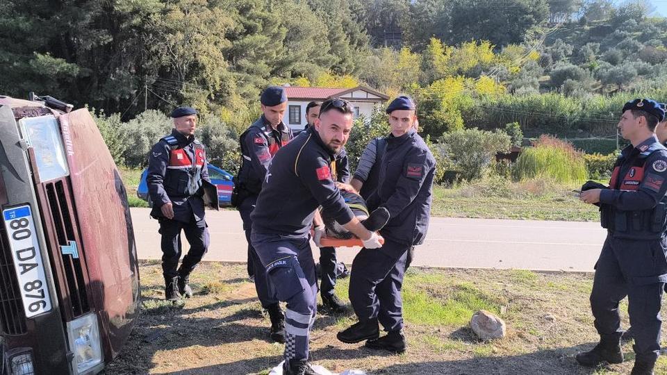 Devrilen otomolin sürücüsü yaralandı