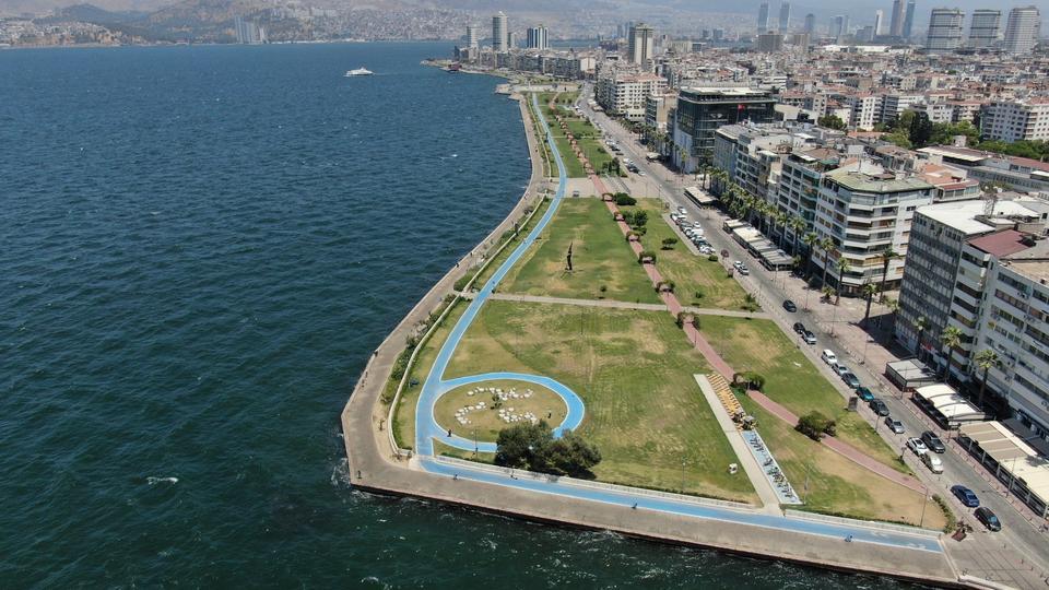 İZMİR KORDON'DA 'SICAK' SESSİZLİK SICAK HAVA İZMİRLİLERİ EVLERE KAPATTI