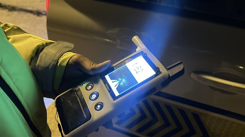 ÜÇÜNCÜ KEZ ALKOLDEN YAKALANMAMAK İÇİN POLİSİN ÜSTÜNE ARAÇ SÜRÜP KAÇTI, YARIM MİLYON LİRA CEZA YEDİ POLİSİN ÜSTÜNE ARAÇ SÜRDÜĞÜNÜ KABUL ETTİ, 'BAŞKA ÇAREM YOKTU' DİYEREK KENDİSİNİ SAVUNDU