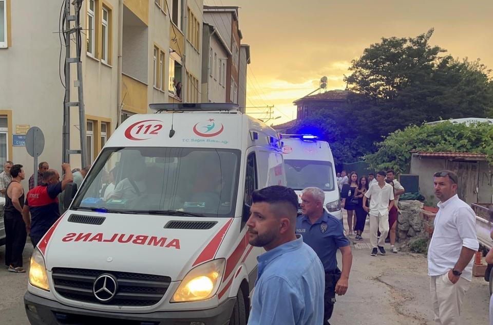 Trafikte kalbinden bıçaklandı