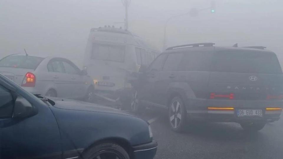 Yoğun sis kazaya neden oldu
