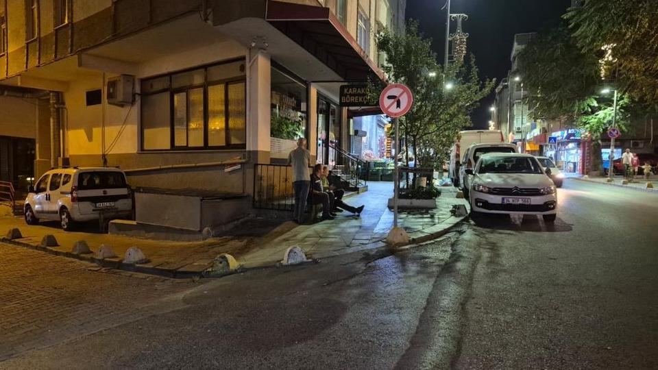 Kız arkadaşıyla yürüyen gence silahlı saldırı
