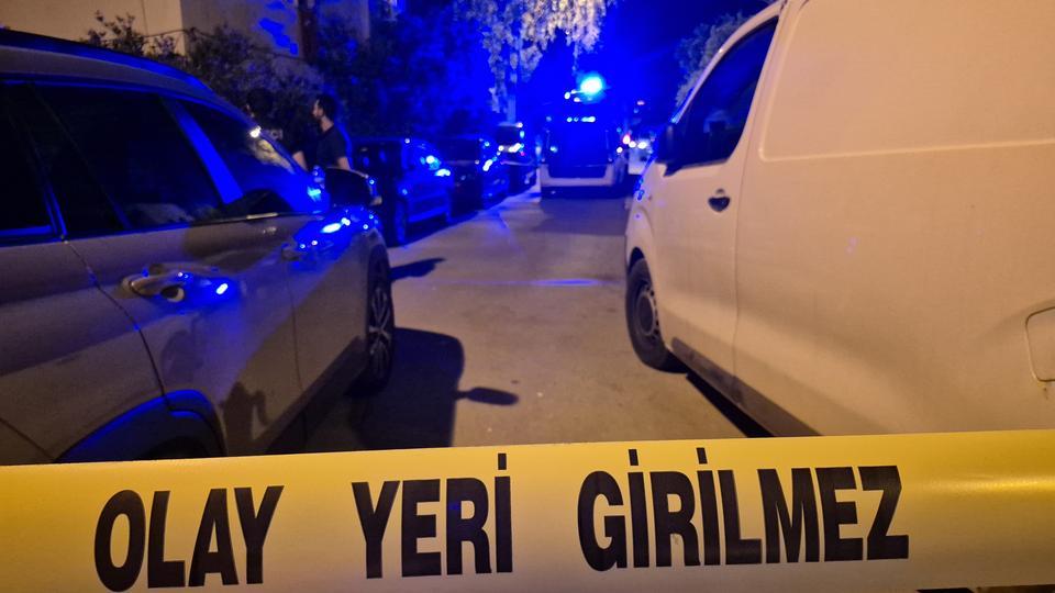 Babasının cesediyle 2 gün aynı evde yaşadı