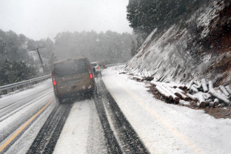 MUĞLA'NIN YÜKSEK KESİMLERİNDE KAR YAĞIŞI ETKİLİ OLMAYA BAŞLADI