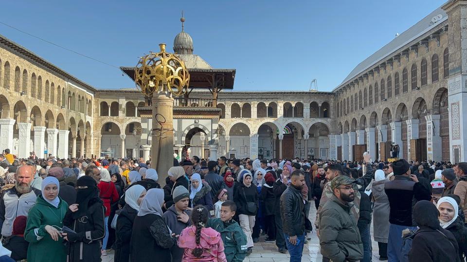 EMEVİ CAMİİ'NDE CUMA NAMAZI İZDİHAMI