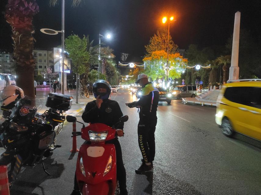 Aydın'da trafik ekiplerinden ‘reflektör yelek’ denetimi