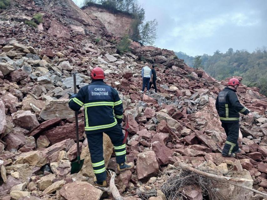 Taş ocağında göçük: 2 kişi enkaz altında kaldı