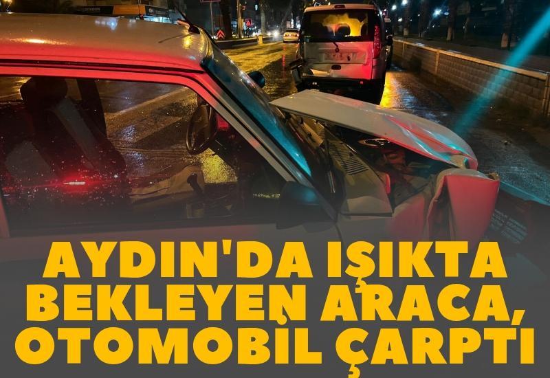 Aydın'da ışıkta bekleyen araca, otomobil çarptı