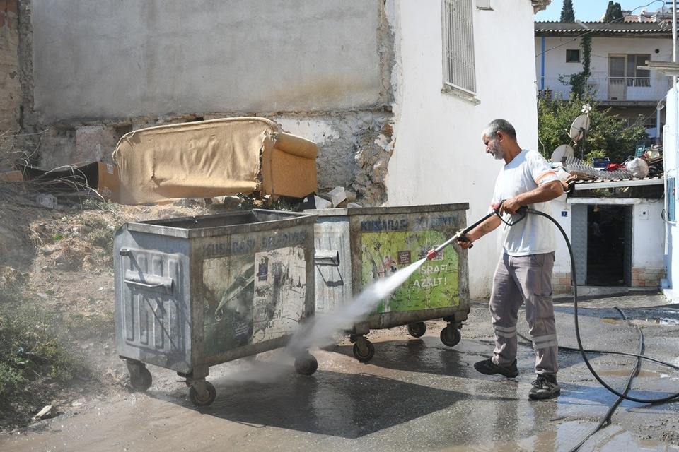 Kuşadası’nda temizlik seferberliği
