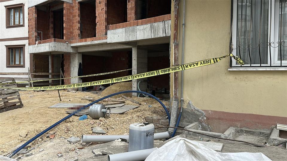 İnşaatta kafasına mutfak tüpü düşen işçi hayatını kaybetti