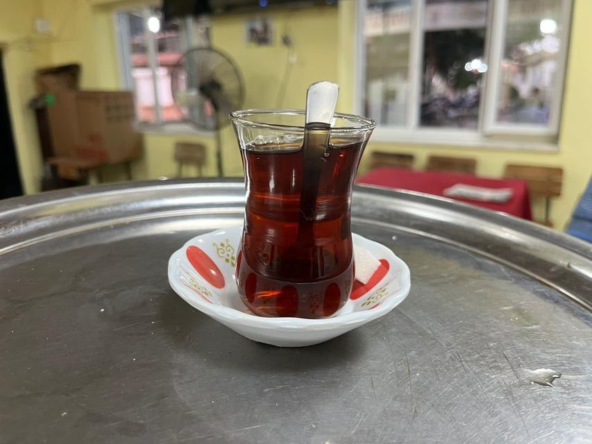 KAHVEHANE SAHİPLERİNİN REKABETİ MÜŞTERİYE YARADI AYDIN'IN BU MAHALLESİNDE ÇAYA 3 YILDIR ZAM YAPILMIYOR