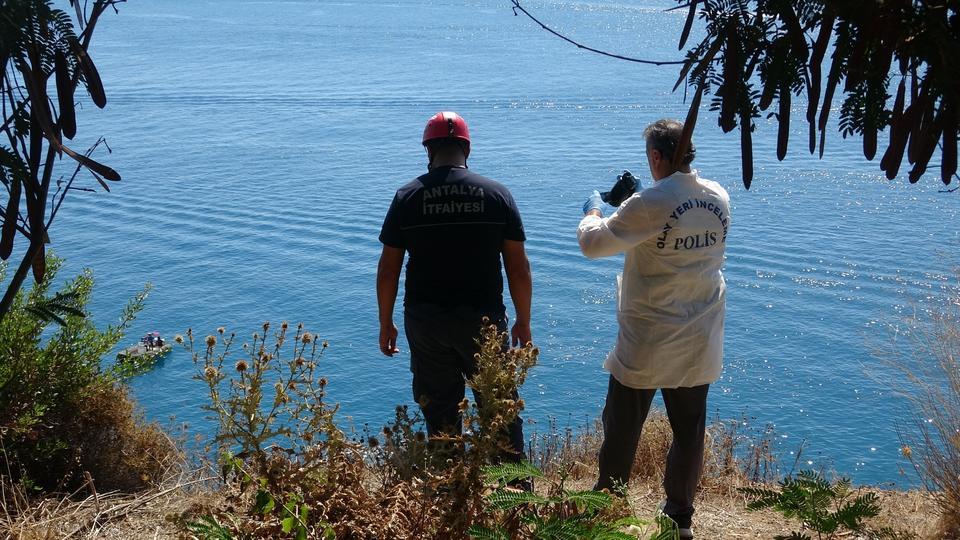 ANTALYA'DA KAYIP OLARAK ARANAN KADININ CANSIZ BEDENİ 35 METRELİK FALEZLERİN DİBİNDE BULUNDU GÜVENLİK KAMERALARINDAN GİDİŞ YÖNÜ TAKİP EDİLDİ, ÖLÜM HABERİNİ ALAN EŞİ GÖZYAŞLARINA BOĞULDU