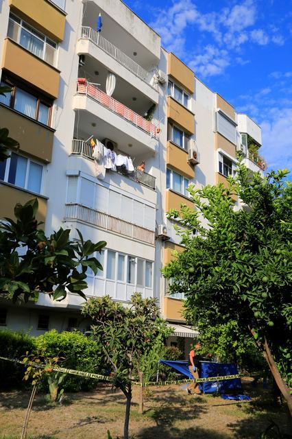 ANNESİNİN GÖZLERİ ÖNÜNDE 5'NCİ KAT BALKONUNDAN DÜŞÜP HAYATINI KAYBETTİ