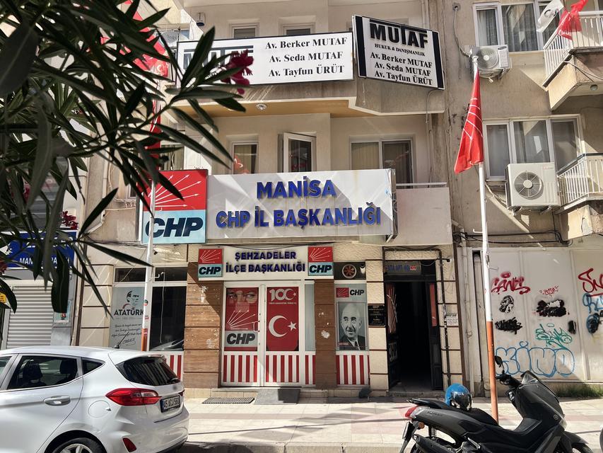 MANİSA CHP İL BAŞKANLIĞI'NDA KAVGA: 1 YARALI