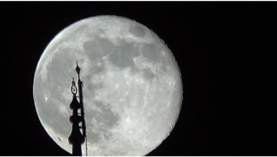 Şişkin ay görsel şölen sundu