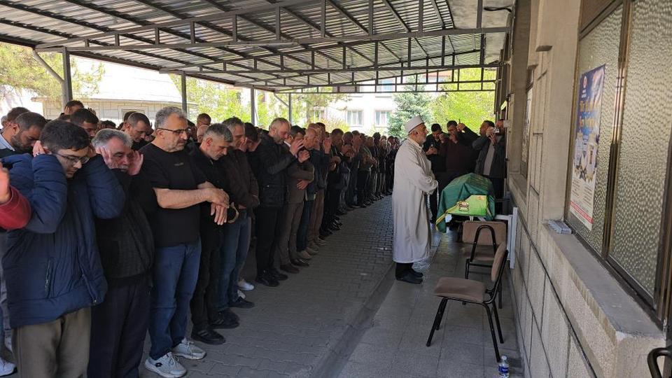 3 yaşındaki Aybars feci kazada can verdi