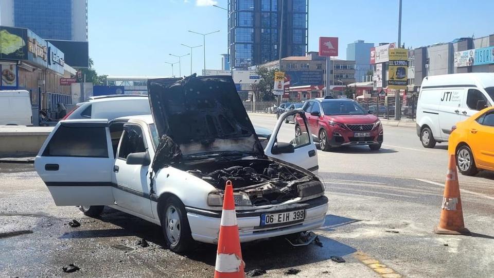 Araç yangını paniğe neden oldu
