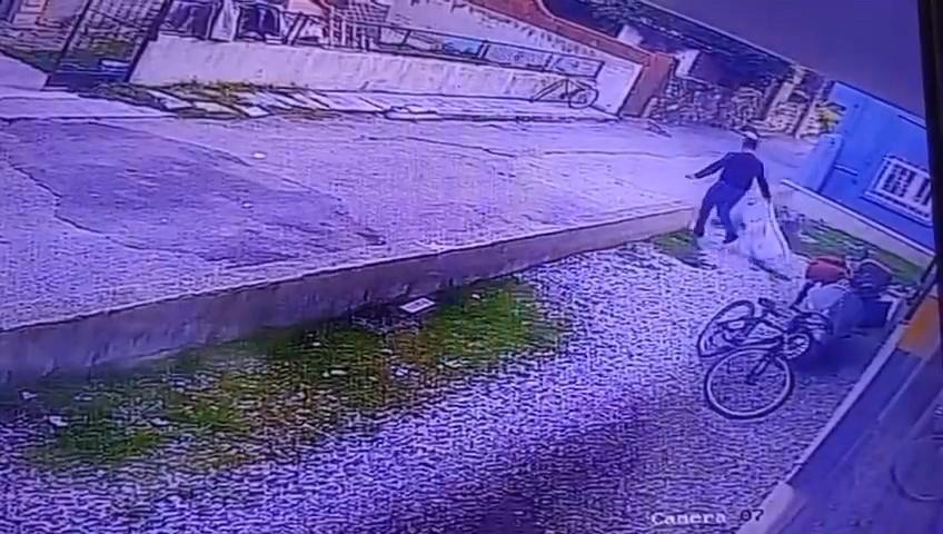 Çocukların gözü önünde katletti