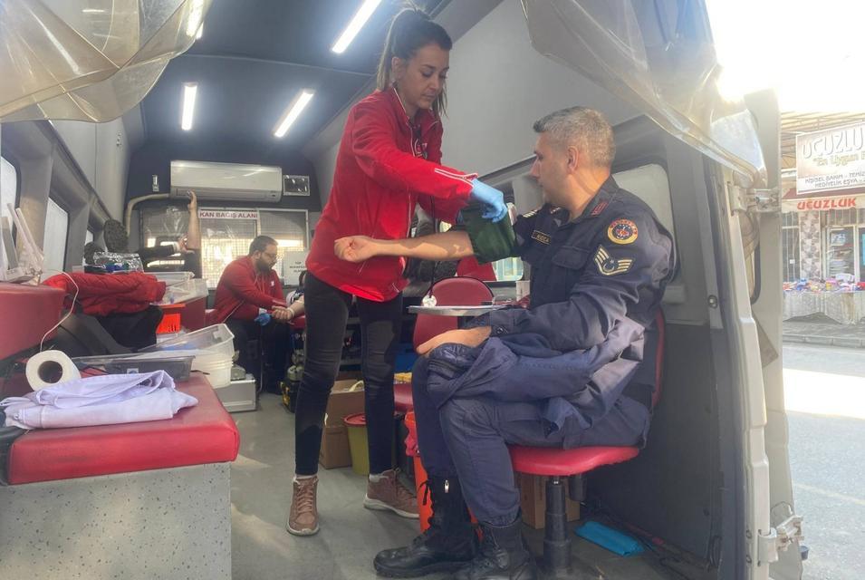 Jandarma personelinden kan bağışı desteği
