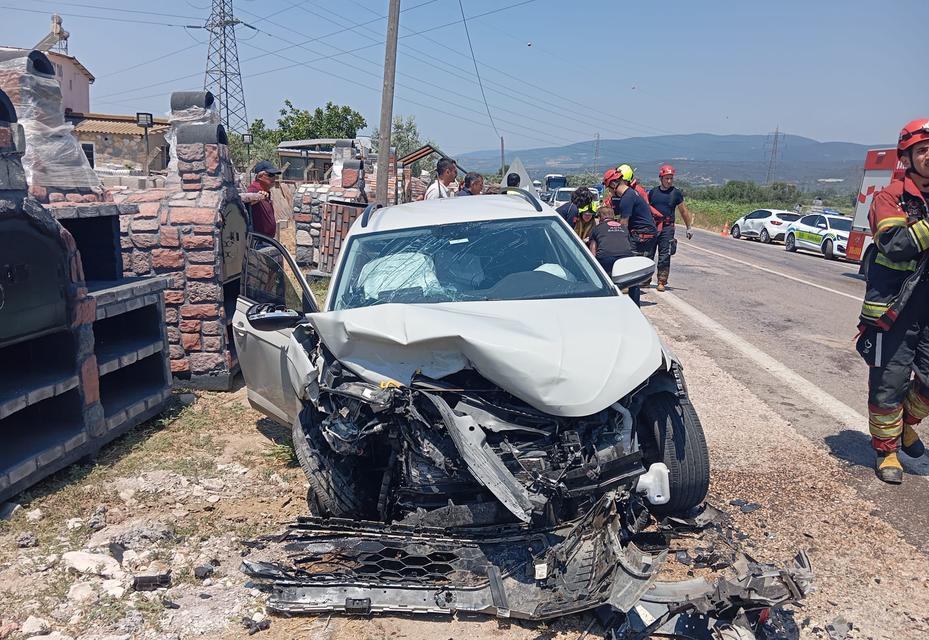 ERDEK'TE ZİNCİRLEME KAZA: 1 ÖLÜ, 2 YARALI