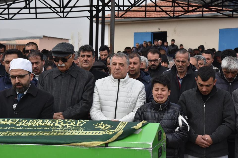 Mahalle muhtarı son yolculuğuna uğurlandı