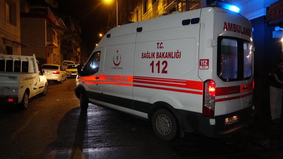 UŞAK'TA İKİ GRUP ARASINDA BIÇAKLI KAVGA: 3 YARALI
