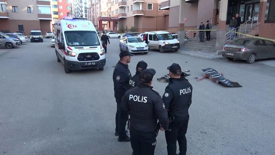 ÖNCE KADINI ÖLDÜRDÜ SONRA İNTİHAR ETTİ