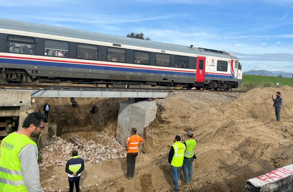 MENFEZ ÇALIŞMASI NEDENİYLE DURDURULAN TREN SEFERLERİ BAŞLADI