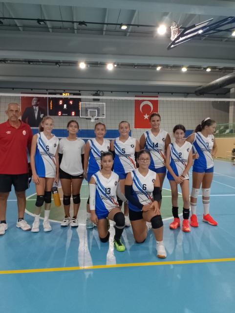 YOKLUKLAR İÇİNDE UMUDA 'SMAÇ' ATIYORLAR KUŞADASI'NIN GURURU İKİNCİ YILINDA 2. LİG'DE