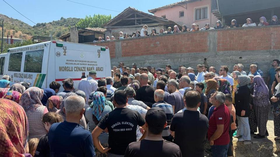 Kazada ölen kuzenler gözyaşlarıyla toprağa verildi