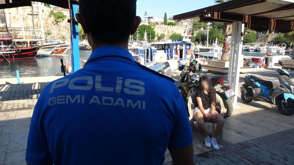 Denizde mahsur kalan 15 yaşındaki kız çocuğu kurtarıldı