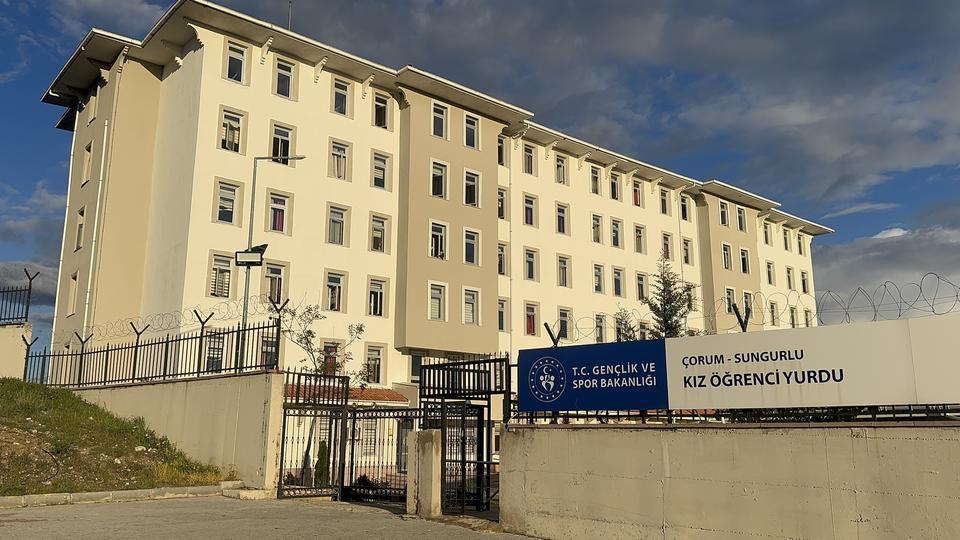 ÇORUM'DA YURTTA YEMEK YEDİKTEN SONRA RAHATSIZLANARAK HASTANEYE BAŞVURAN ÖĞRENCİ SAYISI 77'YE YÜKSELDİ