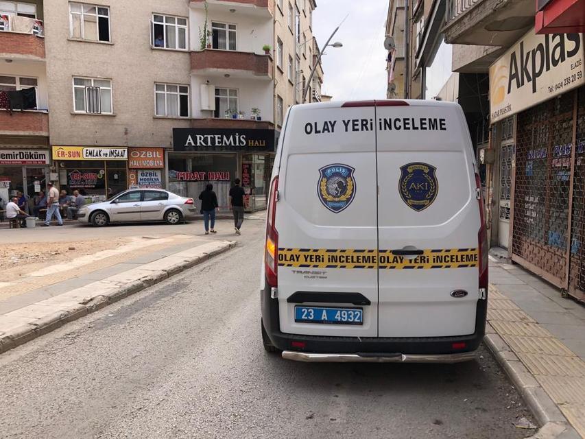 Dördüncü kattan düşen kadın hayatını kaybetti