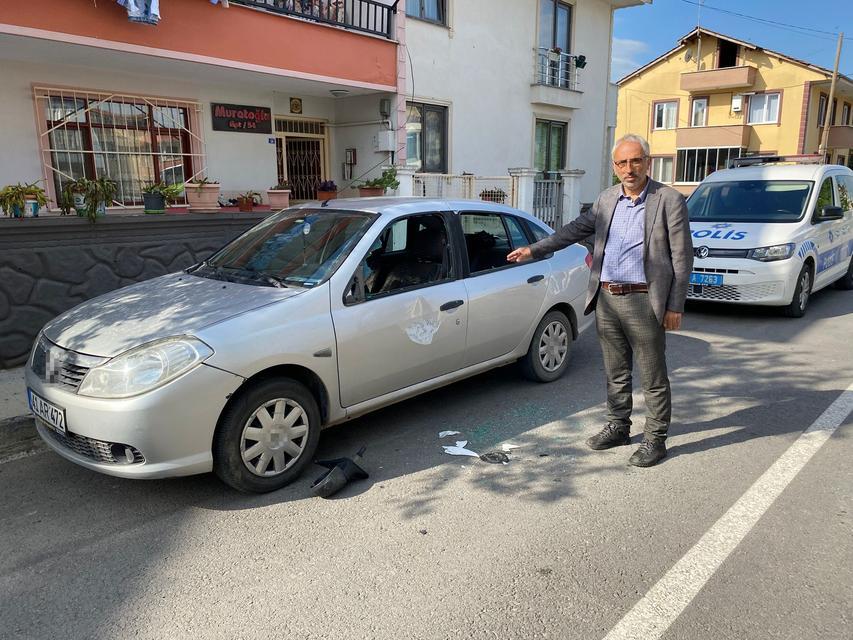 Muhtarın otomobiline saldırdılar