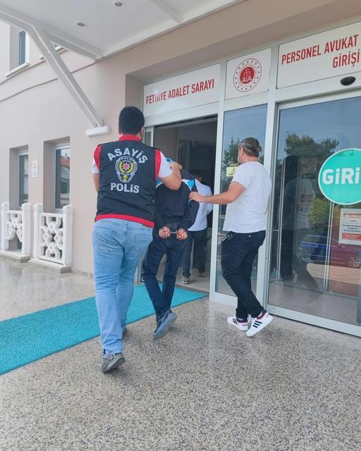 AK Parti İlçe Başkanlığı'na saldıran şüpheli tutuklandı