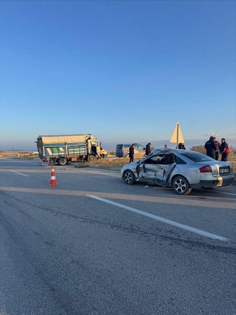 Aydın plakalı otomobilin karıştığı kazada 6 kişi yaralandı