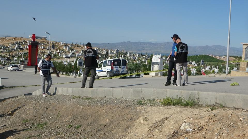 Mezarlıkta silahlı kavga: 1 ölü, 2 yaralı