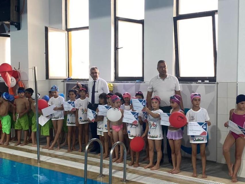 Söke'de çocuklar yüzme eğitimini başarıyla tamamladı