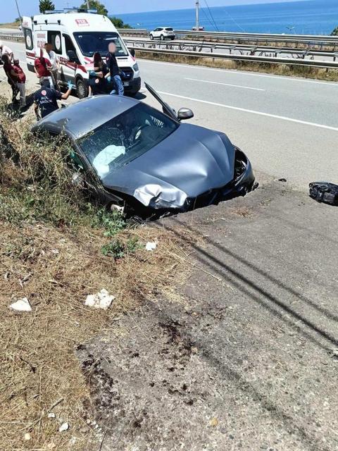 Otomobil ile motosiklet çarpıştı: 1 ölü,3 yaralı