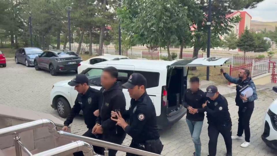 3 saatte 11 iş yerini soyan zanlılar tutuklandı