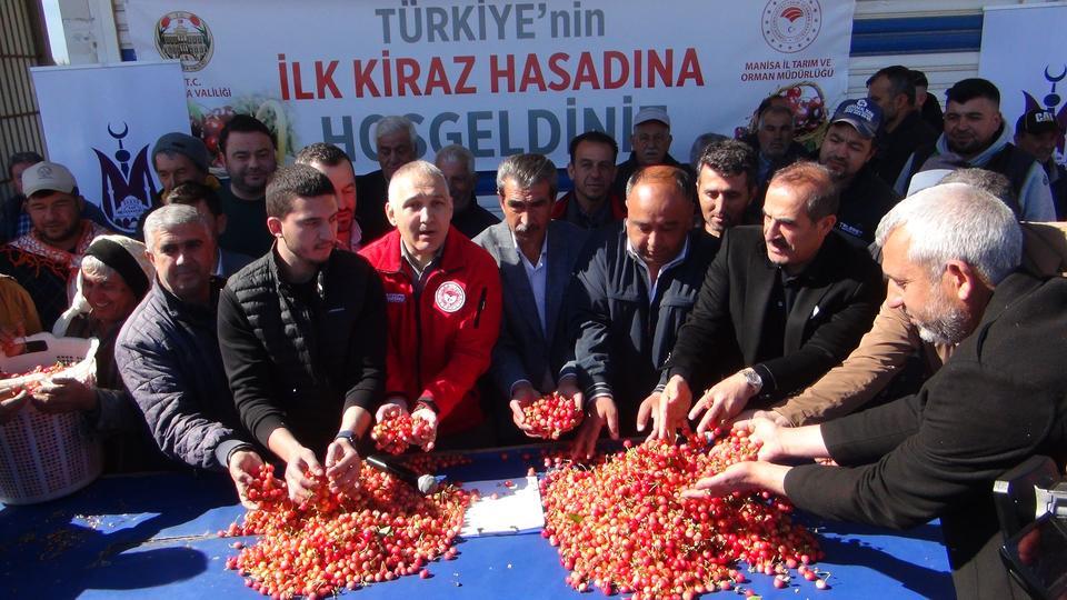 İlk kirazın kilosu 3 bin 500 TL'den satıldı