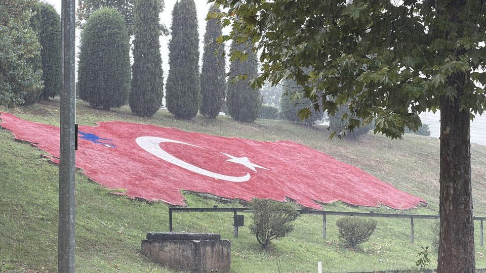 DÜZCE'DE SERİNLETEN YAĞIŞ