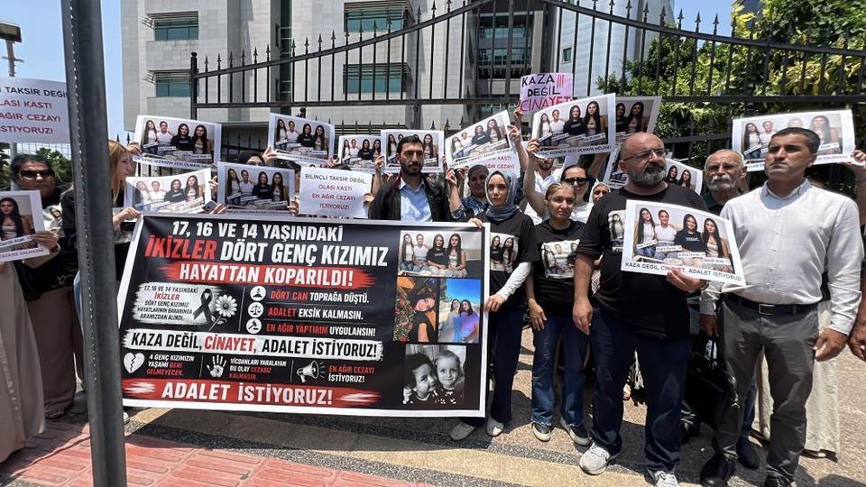 İkiz kardeşler ile iki kuzen korkunç kazada can verdi