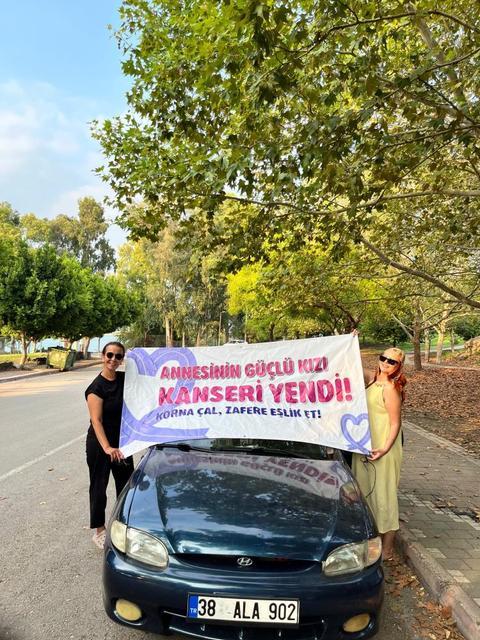 Anne ve kızı 14 yıl arayla yakalandıkları meme kanserini yendi