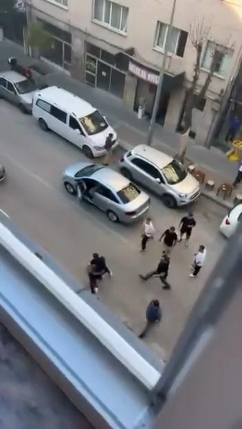 Trafik durdu, cadde ringe döndü