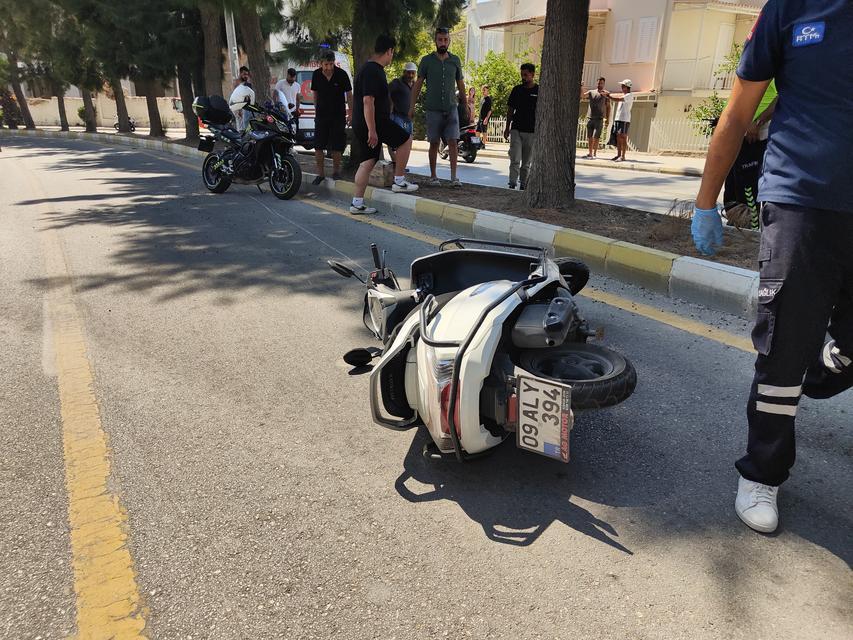 KUŞADASI'NDAKİ KAZADA MOTOSİKLET SÜRÜCÜSÜ YARALANDI