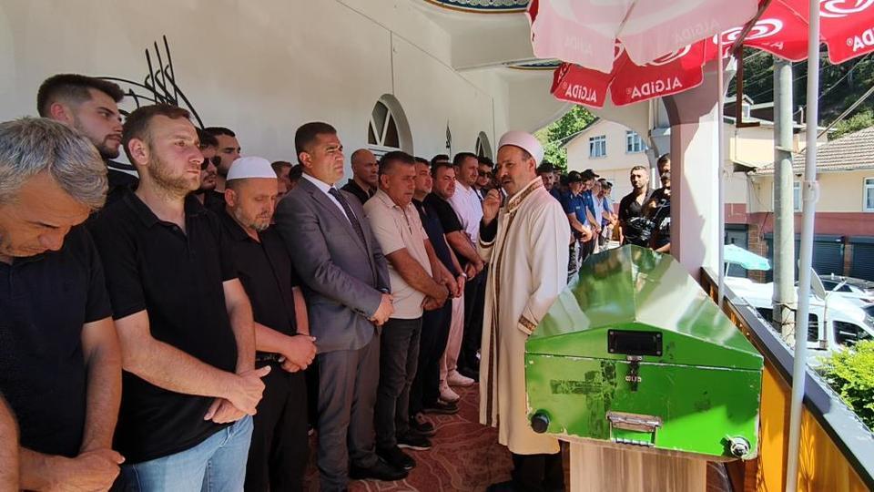 Kaza kurşunuyla hayatını kaybeden genç için gözyaşları sel oldu